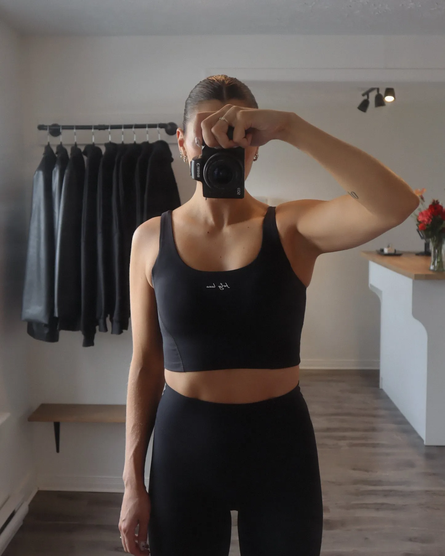 4VITALITY™ SCOOP TANK (BLACK)