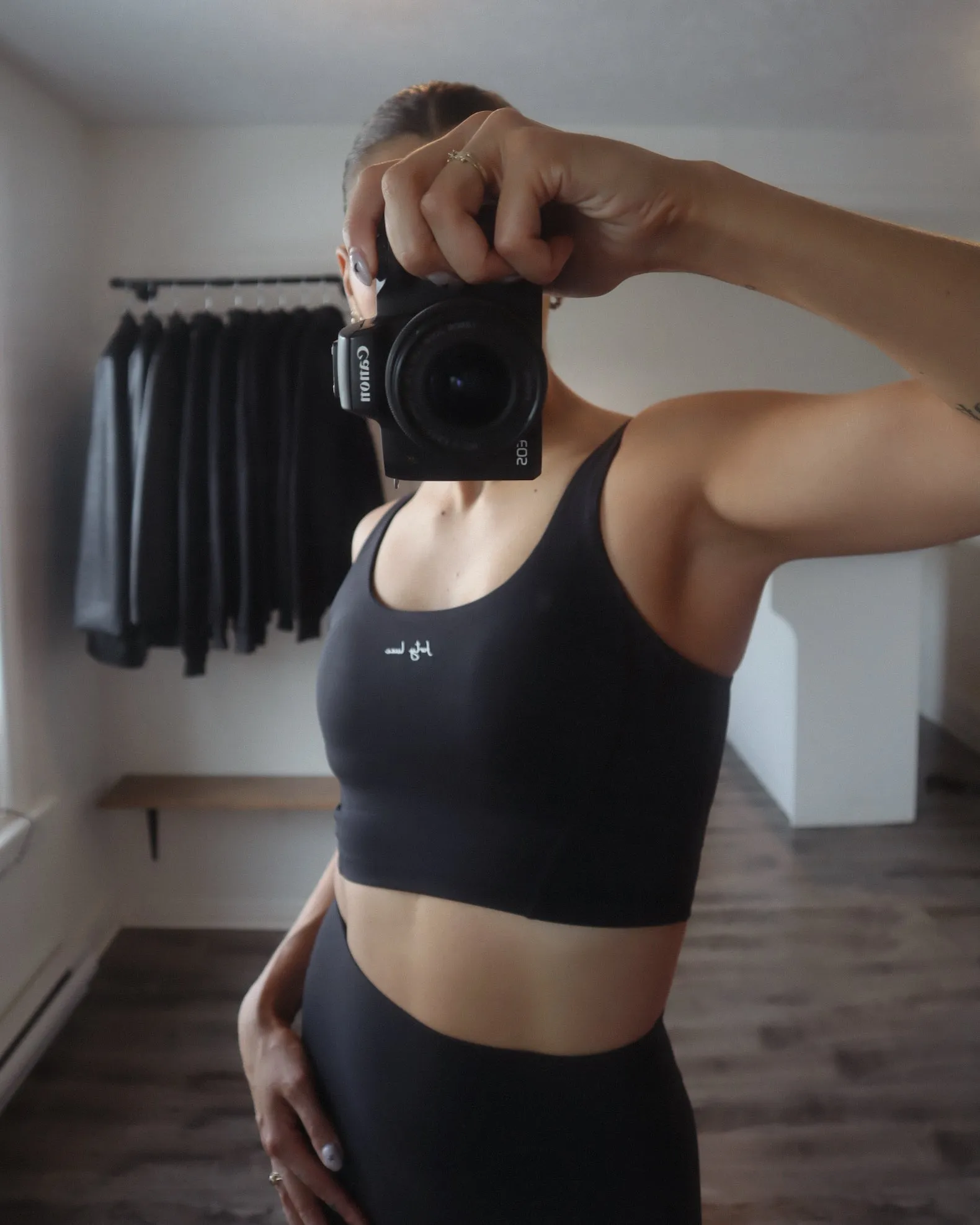 4VITALITY™ SCOOP TANK (BLACK)