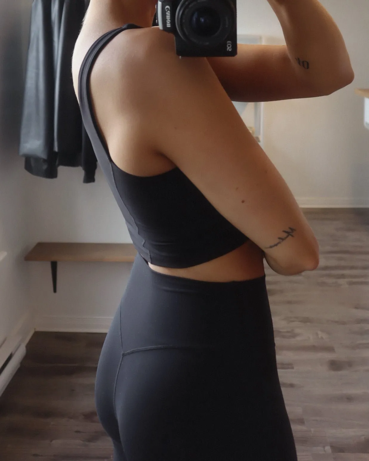 4VITALITY™ SCOOP TANK (BLACK)