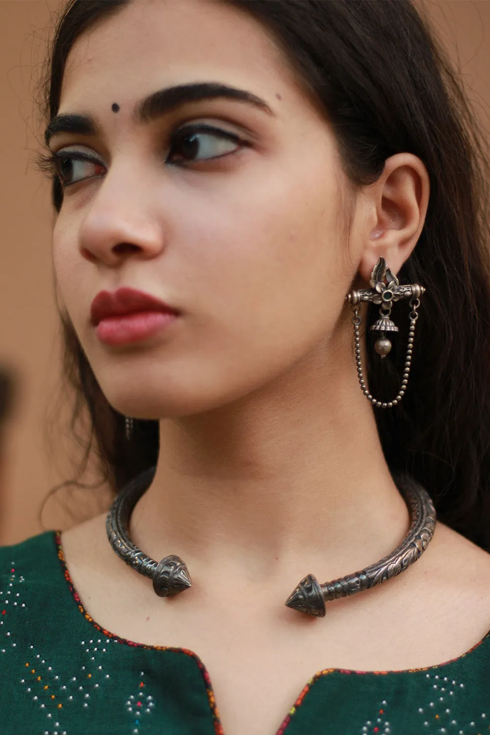 Sharwarish | Silver Hasli Necklace