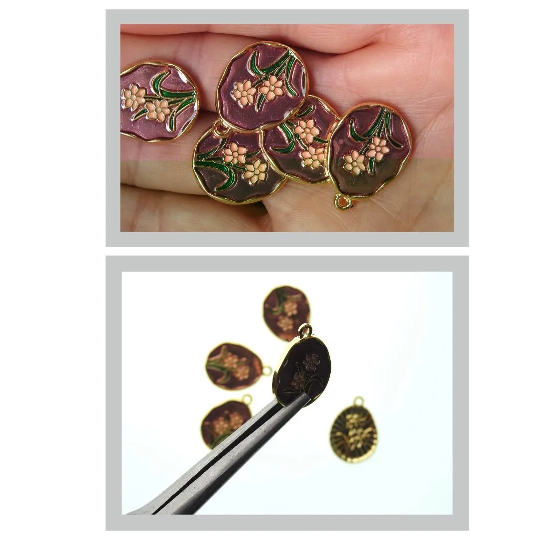 Vintage Style Flower Pattern Pendant Charms