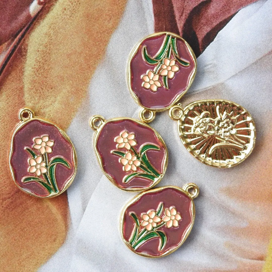 Vintage Style Flower Pattern Pendant Charms