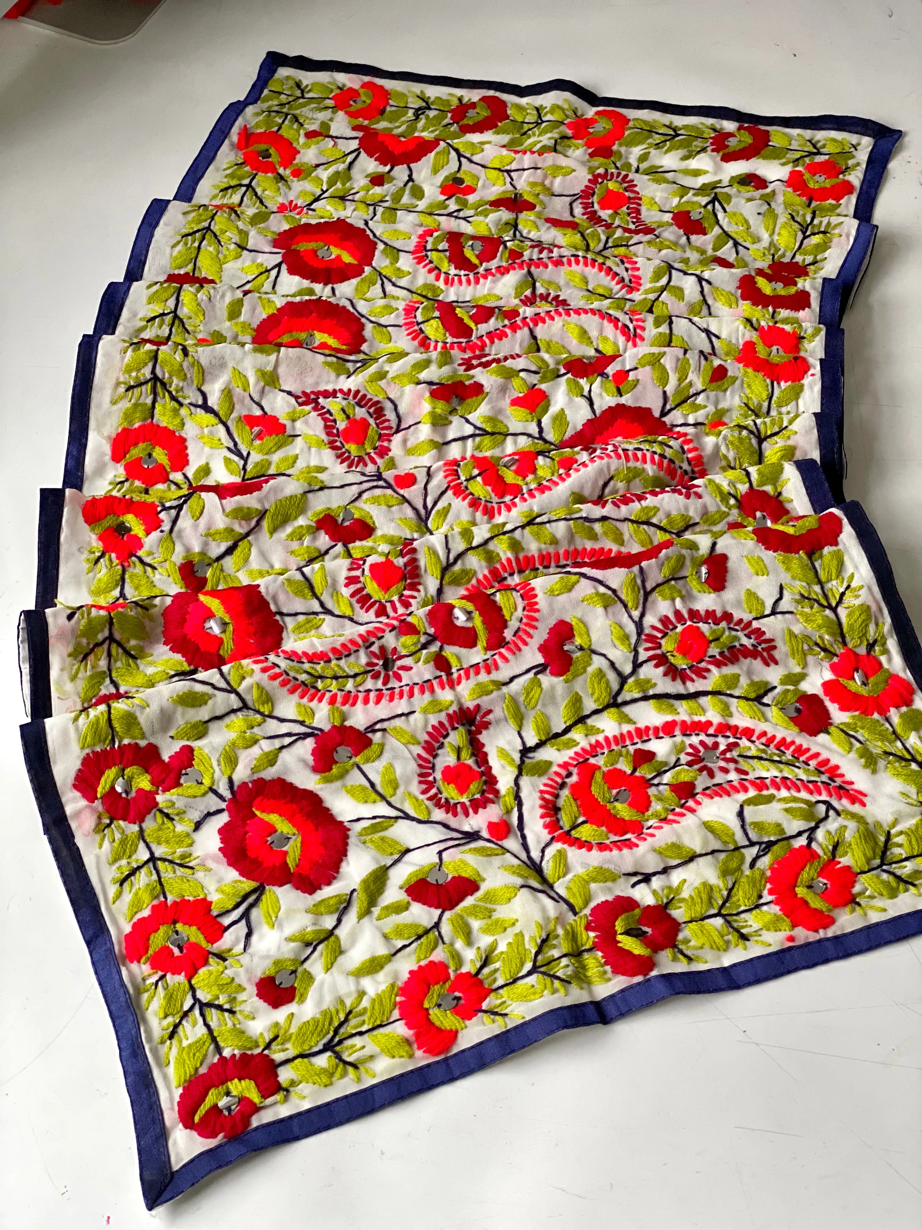 White x Red Mini Georgette Neck Scarf / Wrap